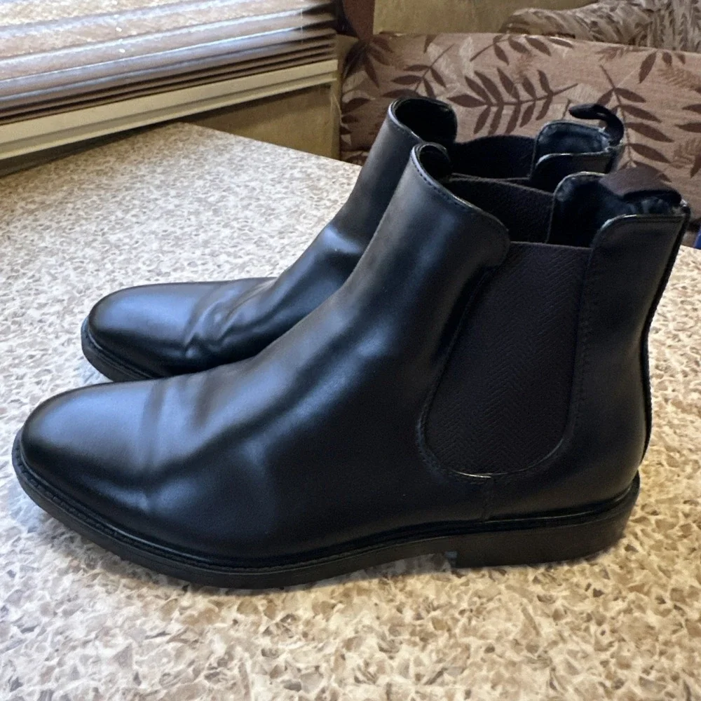 Kenneth Cole Unlisted Peyton Chelsea Boots Mens 10 Black Ankle Pull On Boot